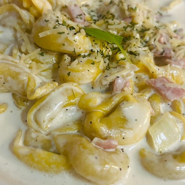 Tortellini Alla Panna.