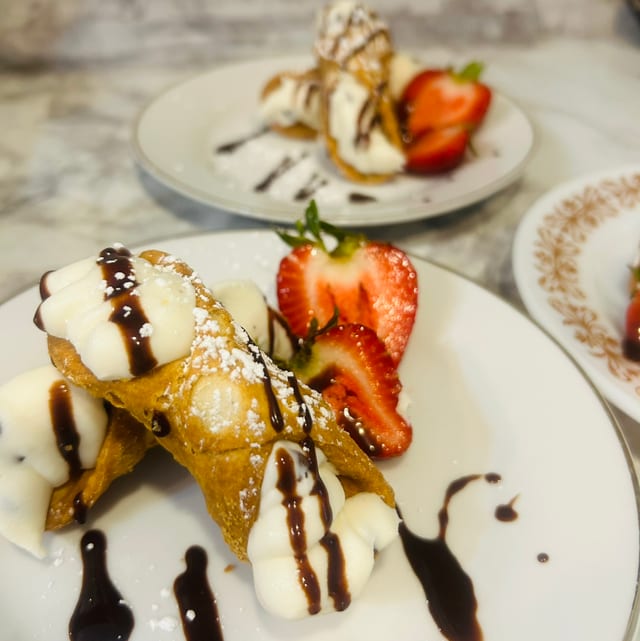 Cannoli.